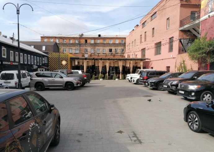 Прорыв трубы затопил популярный ресторан и залил центр Владивостока кипятком