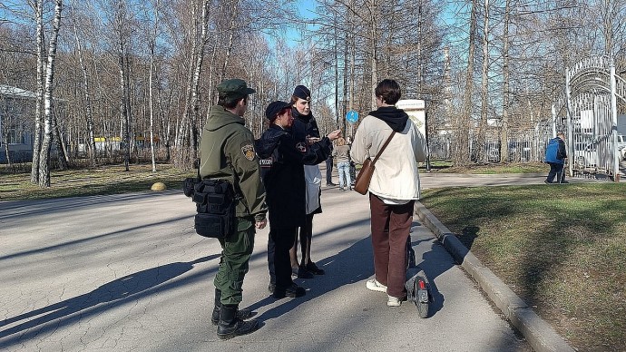 В Центральном парке проверили самокатчиков