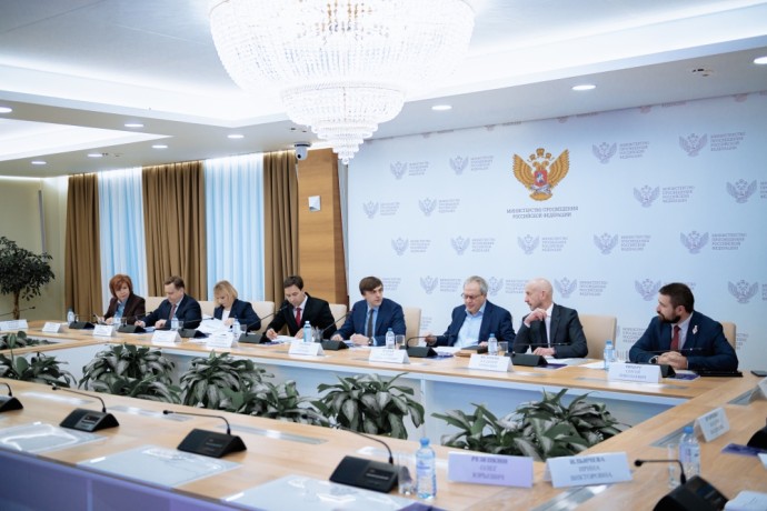 Нагрузку на учеников обсудили на заседании Общественного совета при Минпросвещения России Нагрузку на учеников обсудили на заседании Общественного совета при Минпросвещения России