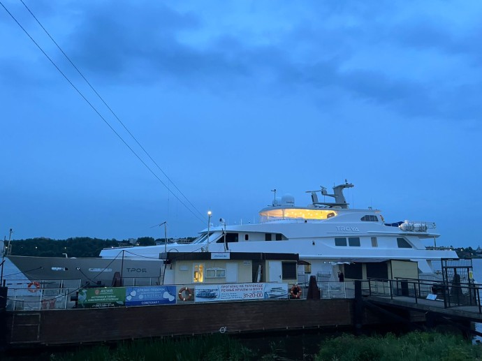 Суперъяхта за полмиллиарда рублей причалила к Костроме