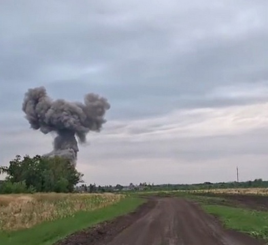 Гигантское облако дыма и пыль от взрыва ФАБ-3000 показали с земли вблизи