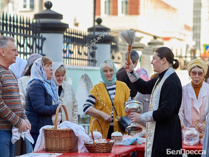 В Белгороде к Пасхе освящают куличи и яйца