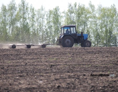 В Башкирии под трактором погиб 45-летний механизатор