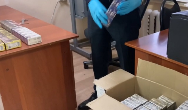 В Мордовии в суд направлено дело предпринимательницы, у которой изъяли более 800 пачек немаркированных сигарет В Мордовии в суд направлено дело предпринимательницы, у которой изъяли более 800 пачек немаркированных сигарет