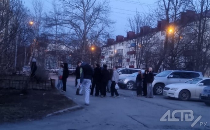 В Южно-Сахалинске из заброшенной гостиницы забрали мужчину в тяжелом состоянии