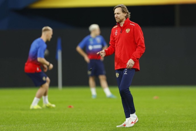 Валерий Карпин: "Хотелось бы играть и не париться по поводу своей команды" Валерий Карпин: "Хотелось бы играть и не париться по поводу своей команды"