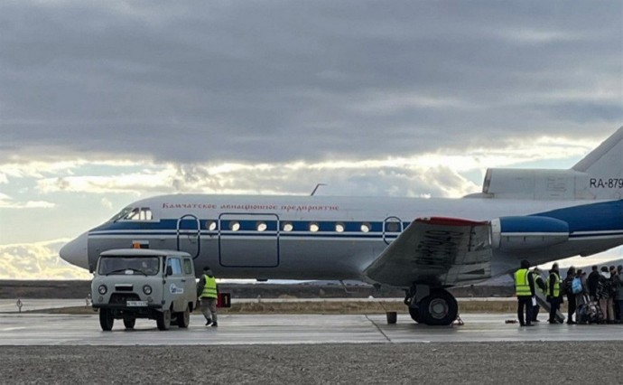 Камчатский авиадиспетчер остановил Як-40, собиравшийся лететь с открытой дверью