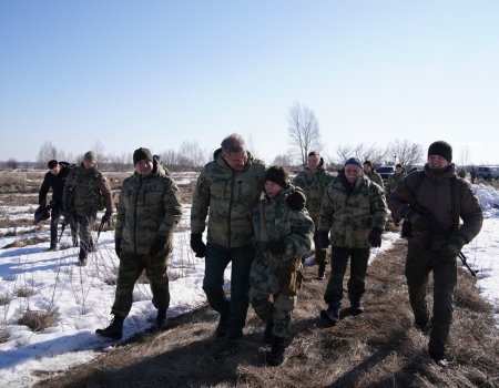 Плечом к плечу с молодежью: Глава Башкирии вышел на поле боя