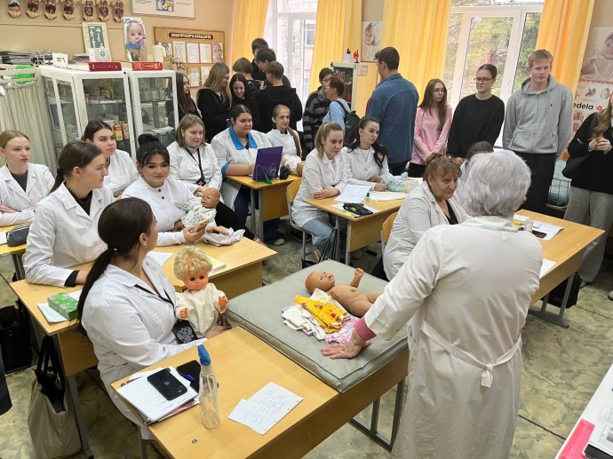 Новая профориентационная медицинская программа для школьников реализуется в Ярославской области