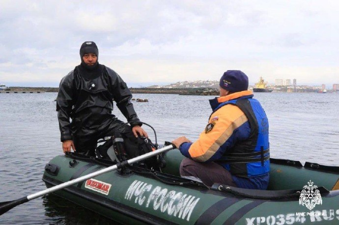 Рыбаков дрейфующих в море спасли у берегов Приморья Рыбаков дрейфующих в море спасли у берегов Приморья
