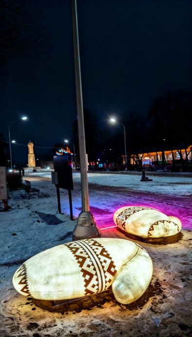 Секрет раскрыт: варежки в центре Костромы оказались скамейками