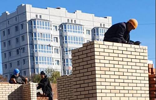 В Благовещенске на стройке нашли работников-нелегалов В Благовещенске на стройке нашли работников-нелегалов