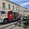 Пожар в историческом двухэтажном здании в центре Москвы локализован на площади 100 кв. м