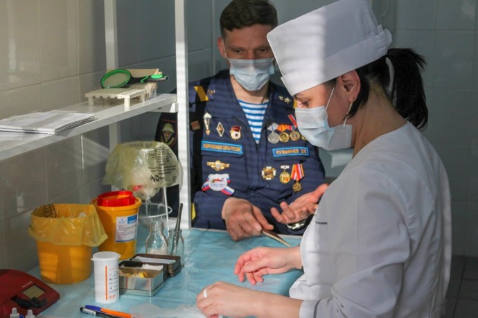 Новгородец более полусотни раз становился донором крови