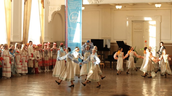 Школьники из трех стран принимают участие в фестивале славянской культуры в Ростове Великом Школьники из трех стран принимают участие в фестивале славянской культуры в Ростове Великом