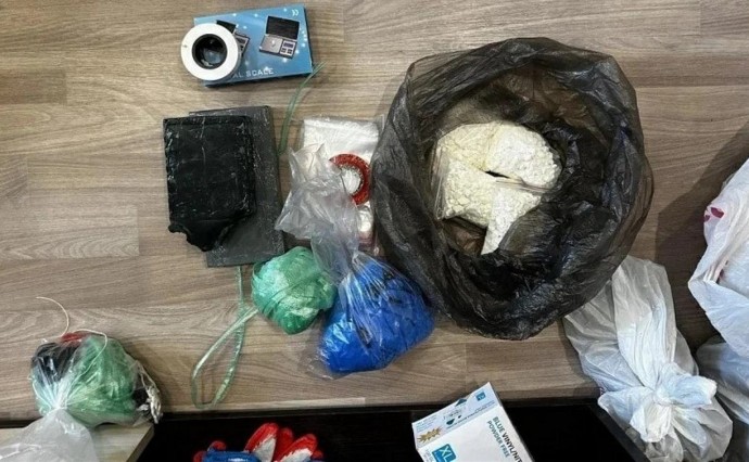 Более 1 кг мефедрона: полицейские “повязали” иностранца-закладчика прямо на остановке в Южно-Сахалинске Более 1 кг мефедрона: полицейские “повязали” иностранца-закладчика прямо на остановке в Южно-Сахалинске