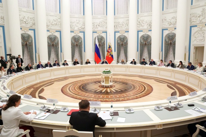 Путин призвал совершенствовать программу маткапитала и не распылять ресурсы Путин призвал совершенствовать программу маткапитала и не распылять ресурсы