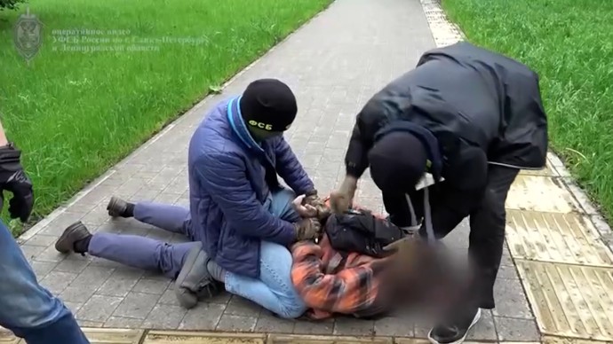 ФСБ пресекла деятельность россиян, которые рублем поддерживали НКО, признанную в РФ экстремистской ФСБ пресекла деятельность россиян, которые рублем поддерживали НКО, признанную в РФ экстремистской