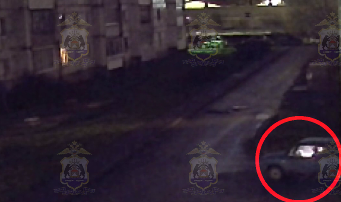 В Великом Новгороде пьяный мужчина доигрался в чужом автомобиле