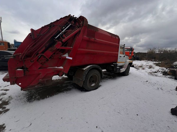 В Бурятии рабочий погиб под прессом мусоровоза