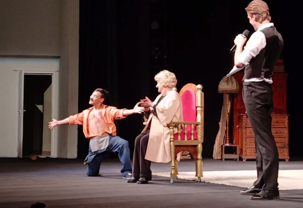 В Улан-Удэ заслуженная артистка России отметила юбилей В Улан-Удэ заслуженная артистка России отметила юбилей