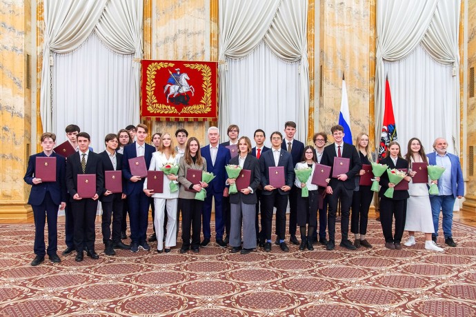 Встреча с учащимися и выпускниками столичных школ — победителями и призерами международных предметных олимпиад в 2025 году