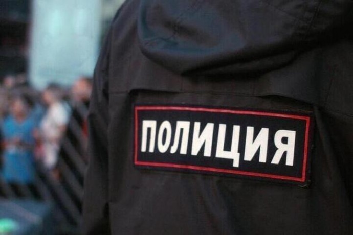Россиянин избил кота на глазах у своих детей и выбросил его в мусорку