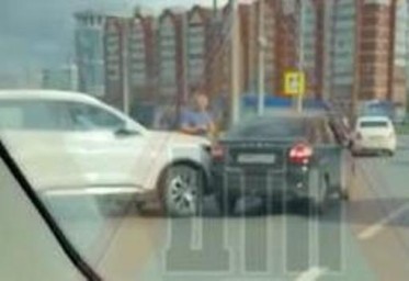 Очевидцы сообщили об аварии возле ТЦ Весна в Пензе