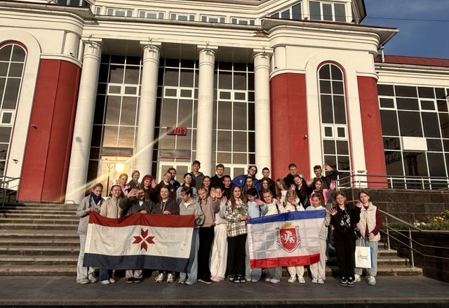 Победители проекта "Мир возможностей" вернулись в Мордовию из "Артека" Победители проекта "Мир возможностей" вернулись в Мордовию из "Артека"