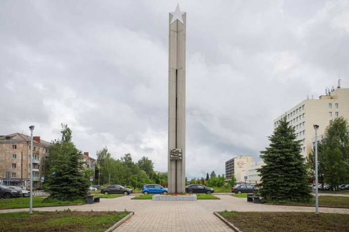 Завершены работы по благоустройству стелы в честь 40-летия Победы в Рыбинске
