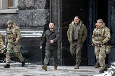 Под Ермаком закачался трон: Зеленский начал укорачивать главу своего офиса