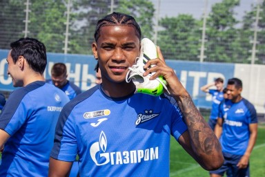 Булыкин заявил, что зарплаты иностранцев в РПЛ "далеки от реальности"