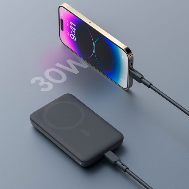Aukey начинает продажи внешнего аккумулятора и зарядного сетевого устройства за 3999 и 6999 руб.