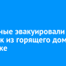 Пожарные эвакуировали 10 человек из горящего дома в Ангарске