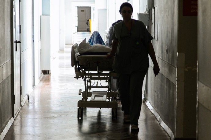 В Химках умерла пациентка больницы, которую на ночь бросили на полу палаты В Химках умерла пациентка больницы, которую на ночь бросили на полу палаты