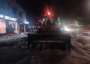 В Благовещенске откачают лужи на Театральной и Дьяченко