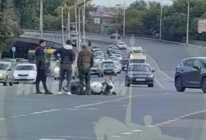 В центре Пензы случилась авария с мотоциклом и легковушкой