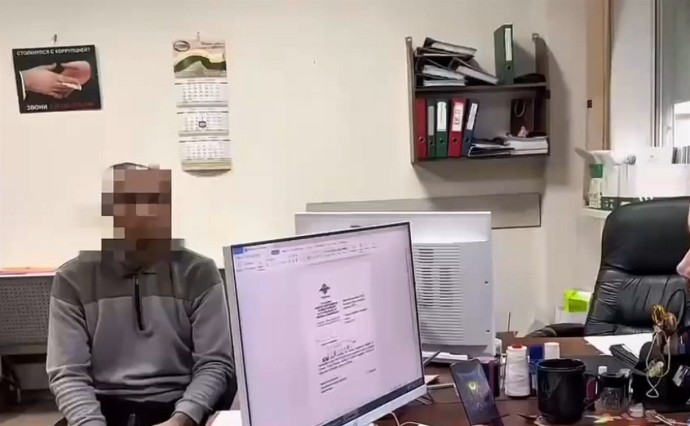 На Сахалине нелегальный таксист случайно выдал себя полиции, заехав на служебную парковку