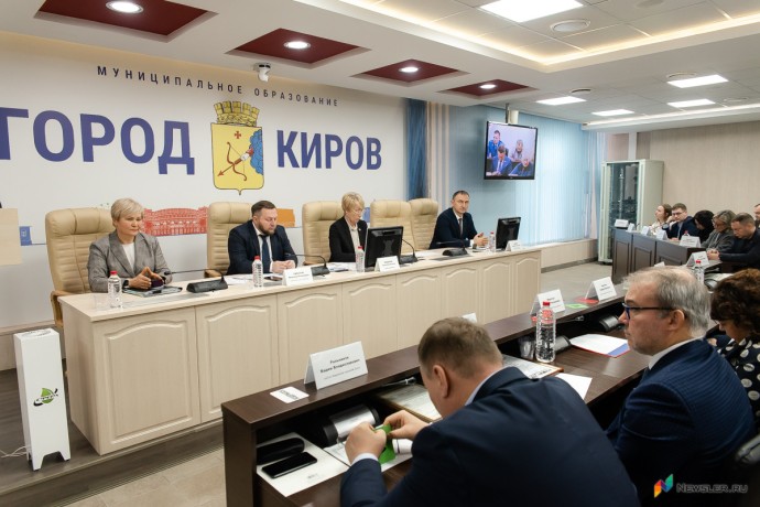 Питание в школах: еда — на выброс, зарплаты — 33 тысячи