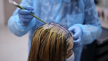 Суд обязал салон красоты вернуть деньги за неудачную окраску волос