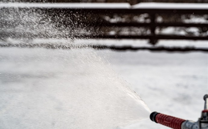 Каток с айс-матами готовится к открытию в парке Южно-Сахалинска