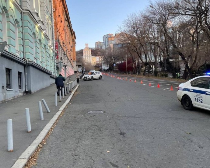 Водителей Владивостока оставили без части парковок в честь Дня полиции