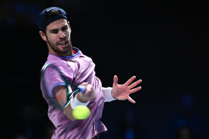 Хачанов проиграл де Минору в третьем круге "Мастерса" в Париже