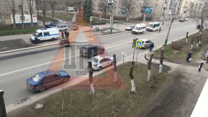 На улице Калинина в Пензе случилось жесткое ДТП с мотоциклом