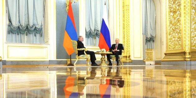 Кремль прокомментировал решение Пашиняна восстановить связи с Россией