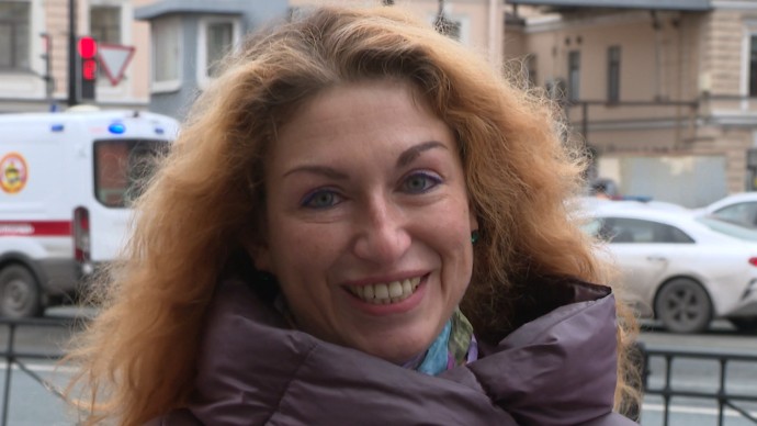 Музыкант Елена Тальковская поздравила метро Петербурга с юбилеем