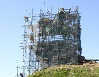 В Уфе начали демонтировать памятник Салавату Юлаеву