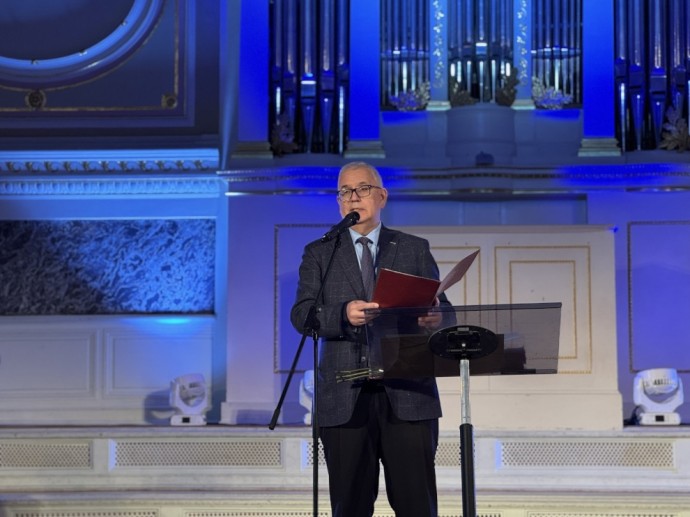 Вице-губернатор Владимир Княгинин поздравил коллектив Института экспериментальной медицины с 135-летним юбилеем Вице-губернатор Владимир Княгинин поздравил коллектив Института экспериментальной медицины с 135-летним юбилеем