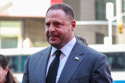 Стали известны три причины обысков у главы офиса Зеленского Стали известны три причины обысков у главы офиса Зеленского