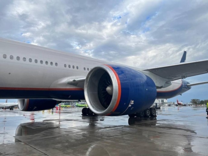 Пассажиры рейса Владивосток — Москва застряли в Петербурге Пассажиры рейса Владивосток — Москва застряли в Петербурге